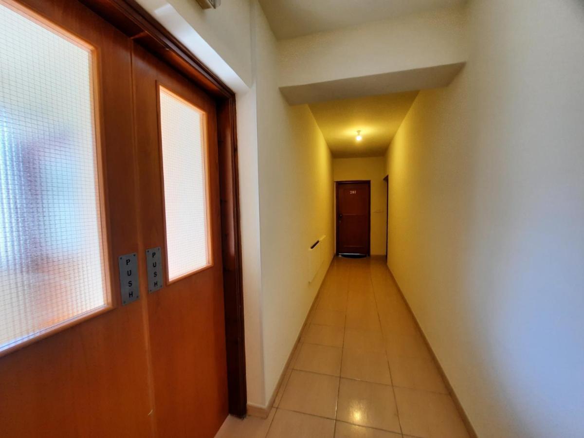 Albert'S Apartments Larnaca Exterior foto