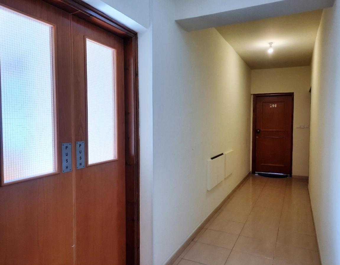 Albert'S Apartments Larnaca Exterior foto